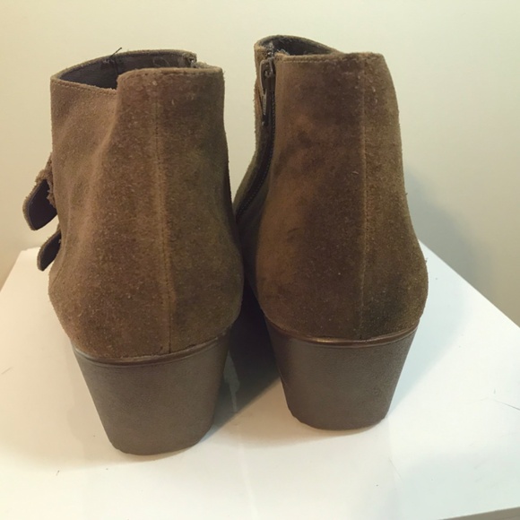 Munro ‘Drew’ water resistant  suede wedge booties - Picture 4 of 16